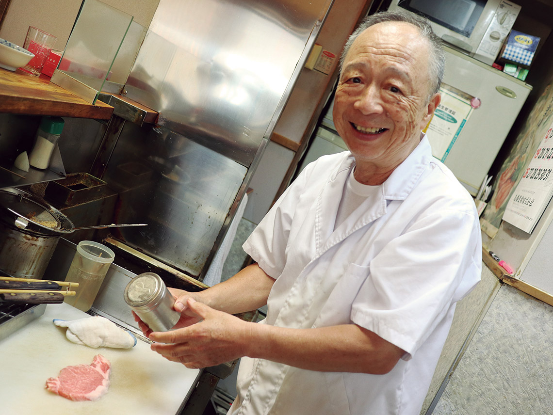 「魔法のとんかつを作るじいじ」