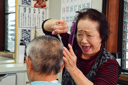 「陽気な散髪屋」